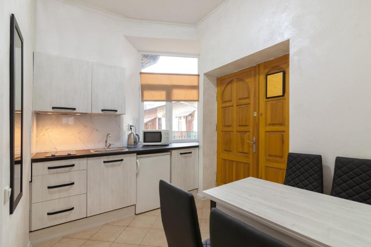 Apartment Panteleimona Kulisha 27 Lviv Bagian luar foto