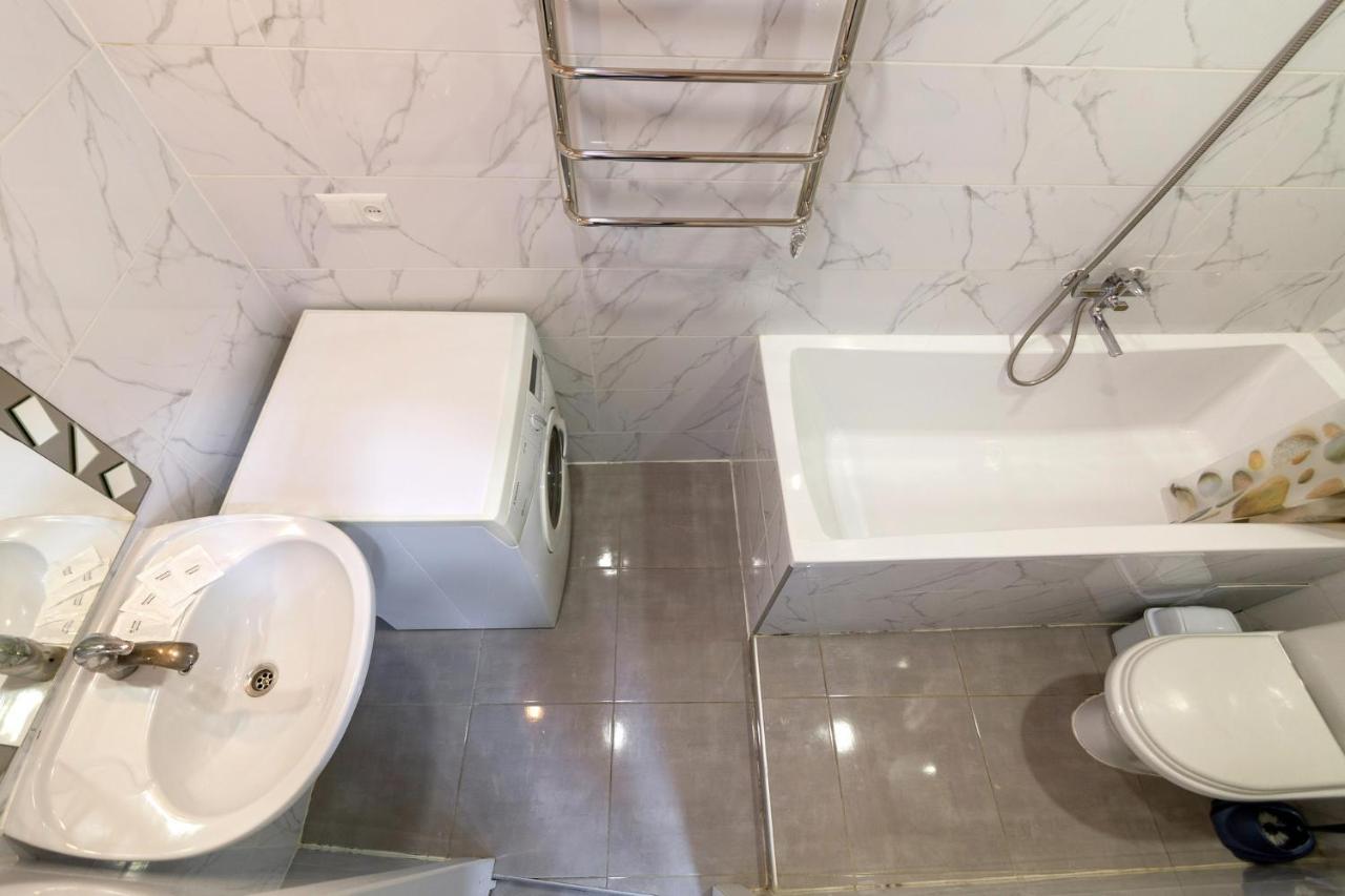 Apartment Panteleimona Kulisha 27 Lviv Bagian luar foto