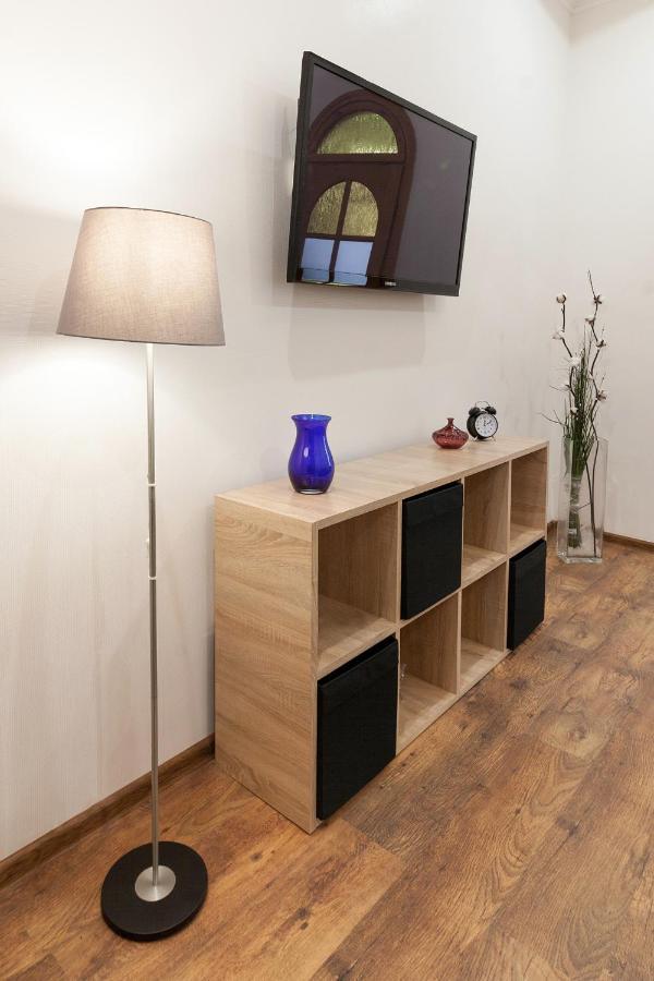 Apartment Panteleimona Kulisha 27 Lviv Bagian luar foto