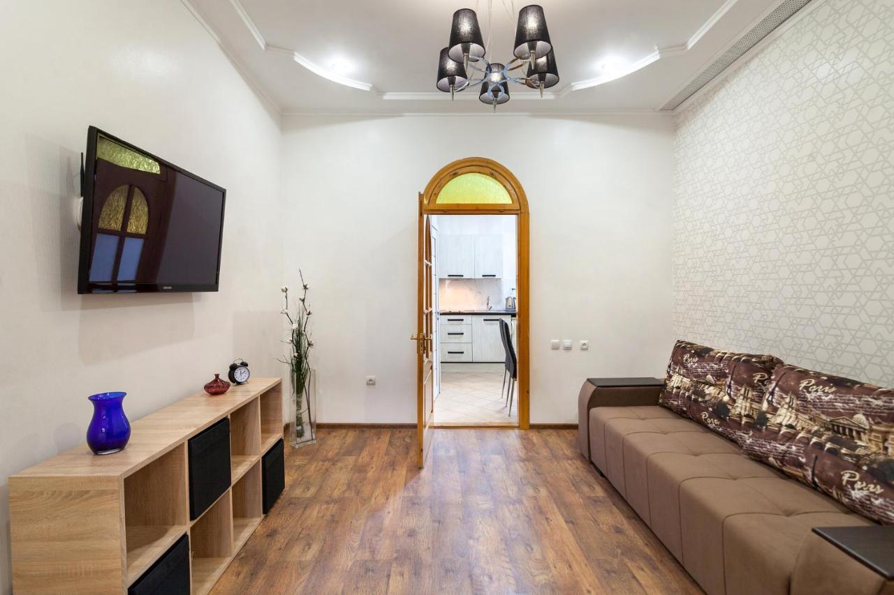 Apartment Panteleimona Kulisha 27 Lviv Bagian luar foto